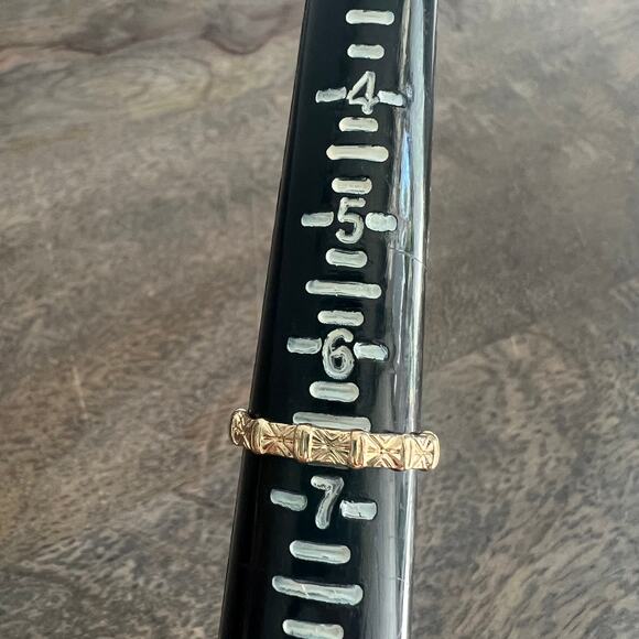 Gold tone textured art deco simple ring band - size 6.75 - Picture 4 of 5